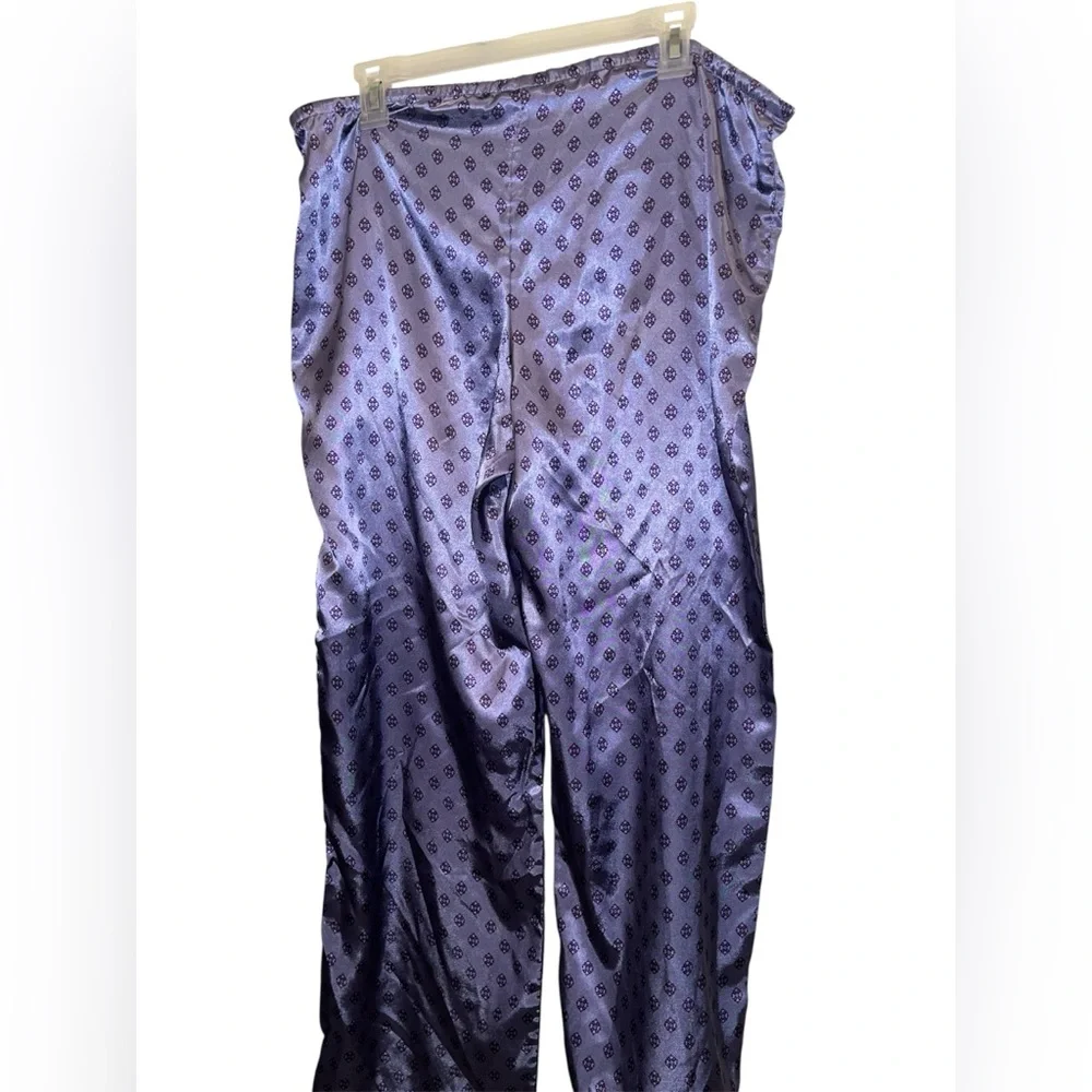 Size M Liz Claiborne Purple Satin Pajama Pants with Subtle Pattern - Picture 2 of 5